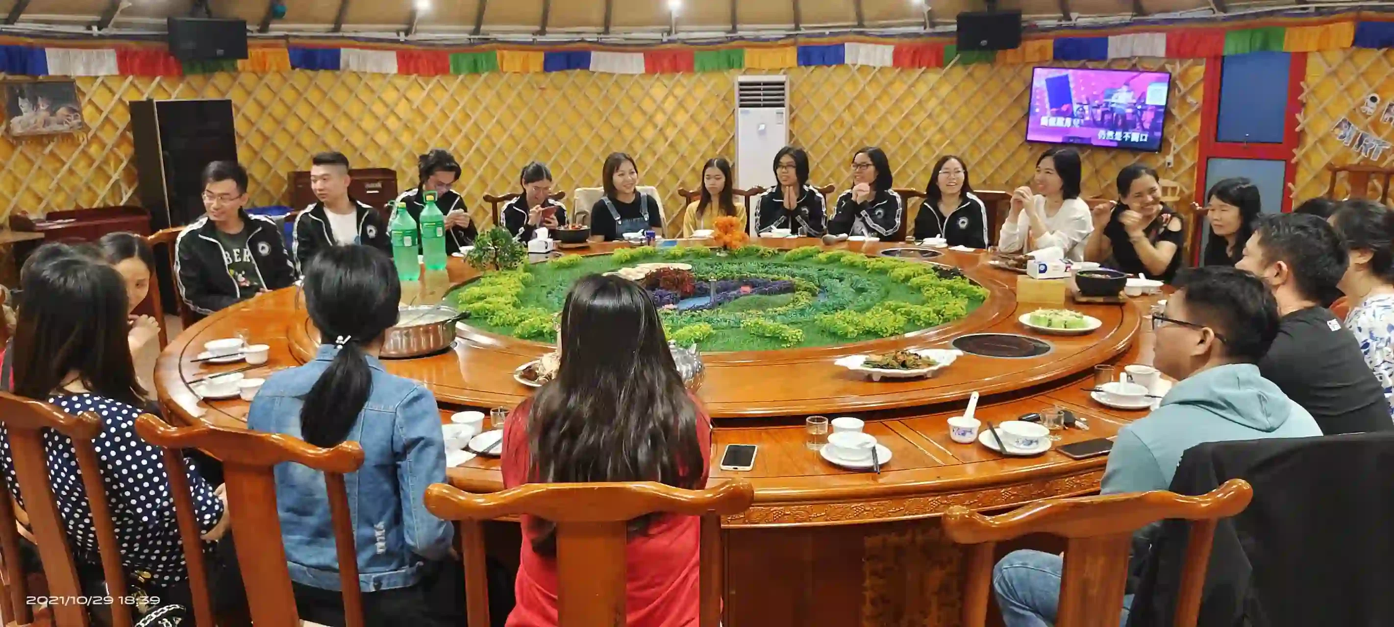 The company treats the sales team to dinner The company treats the sales team to dinner