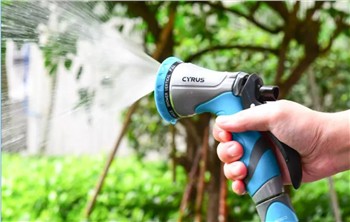 Utilisation de différents modes de pistolet à eau de jardin