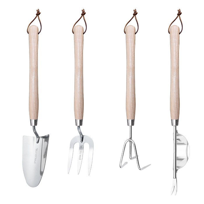 Ensemble d'outils de jardin en bois